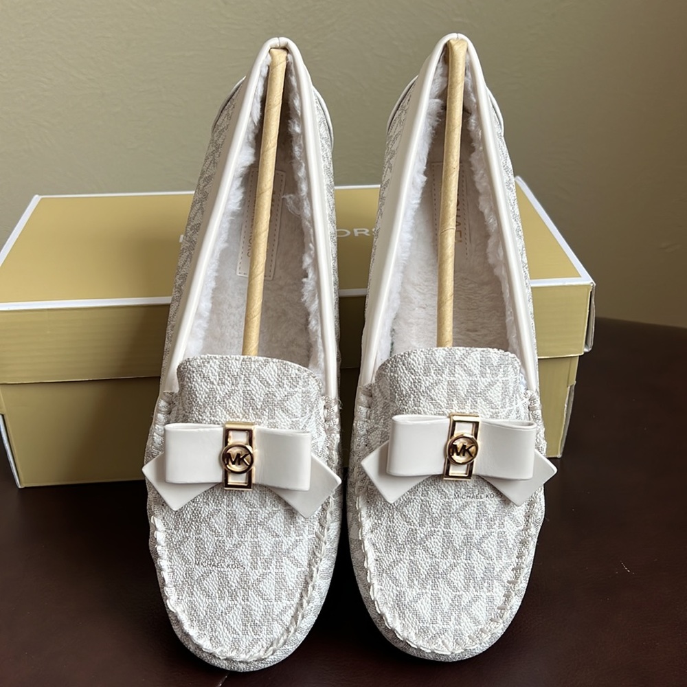 Michael Kors Erica Slipper Signature Vanilla  9 - Picture 4 of 12